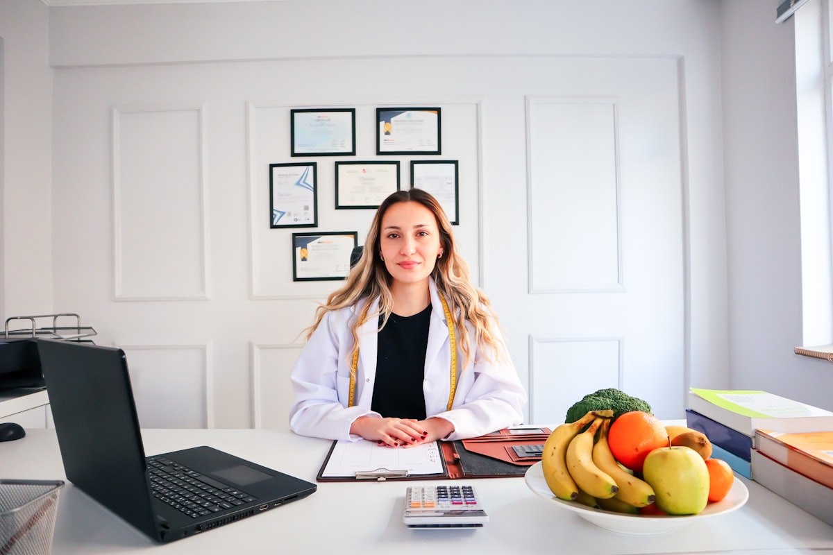 Nutritionist discussing health goals with client